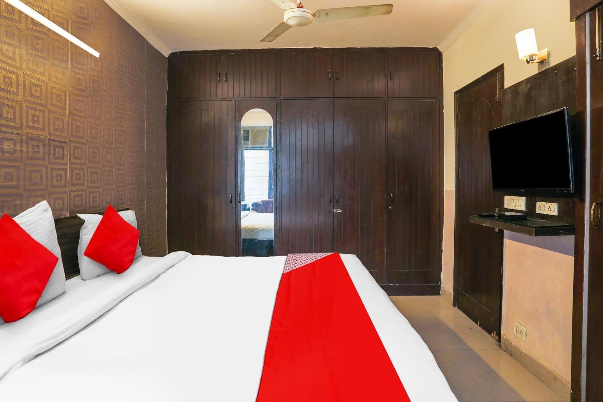 Hotel O Royal Galaxy Нью-Дели Экстерьер фото
