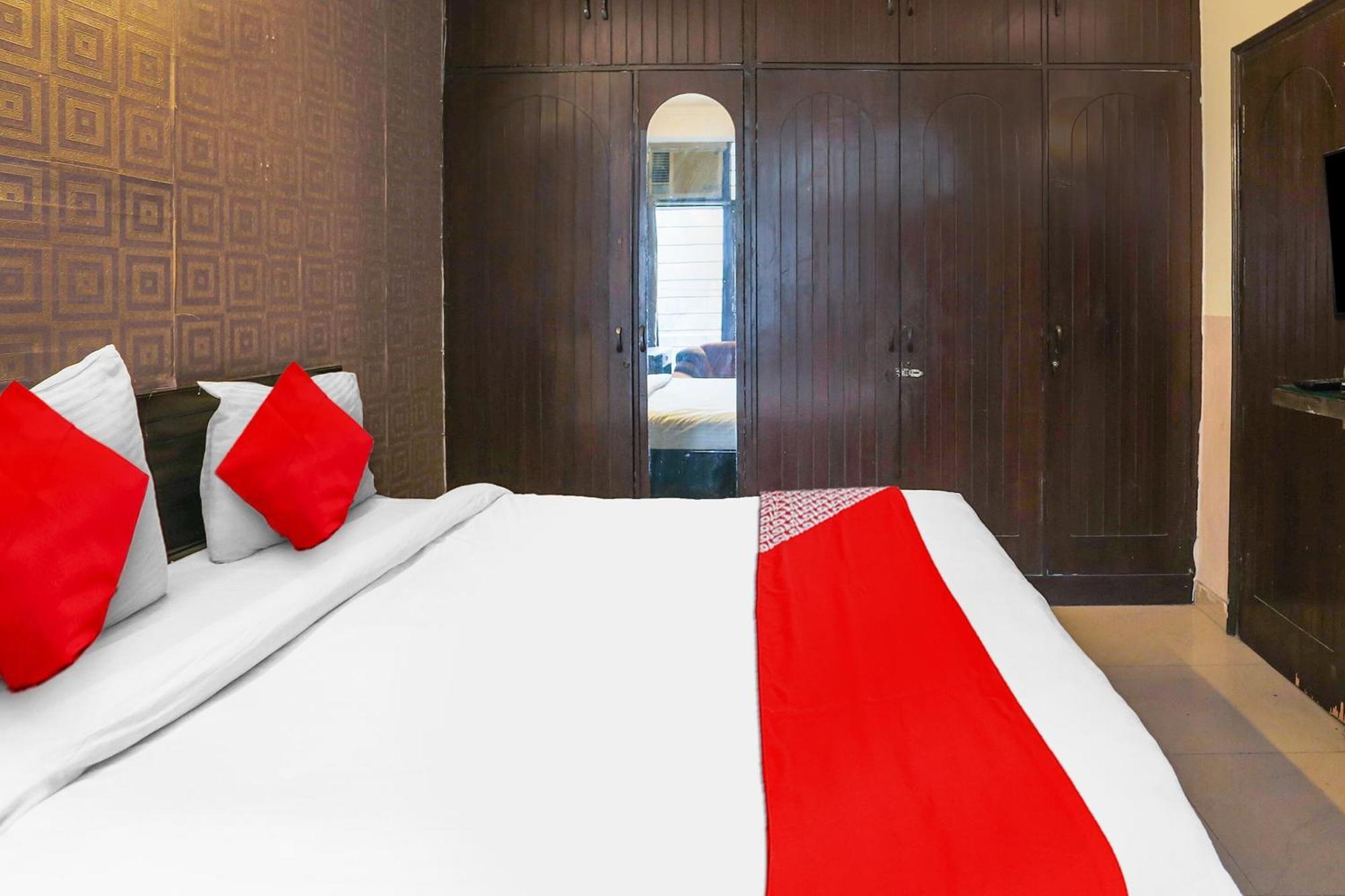 Hotel O Royal Galaxy Нью-Дели Экстерьер фото