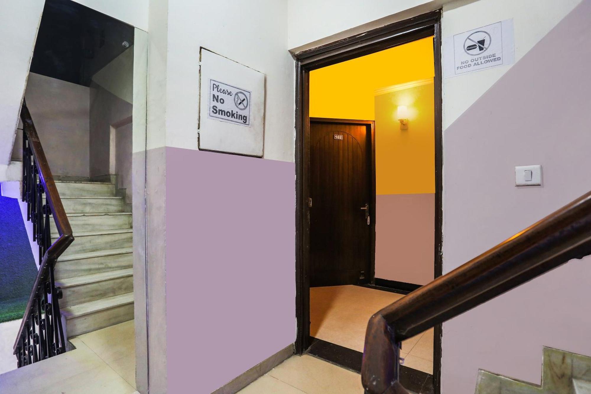 Hotel O Royal Galaxy Нью-Дели Экстерьер фото