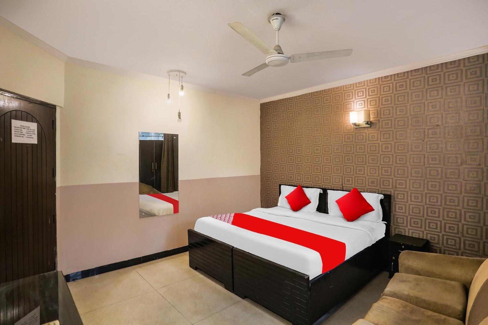 Hotel O Royal Galaxy Нью-Дели Экстерьер фото