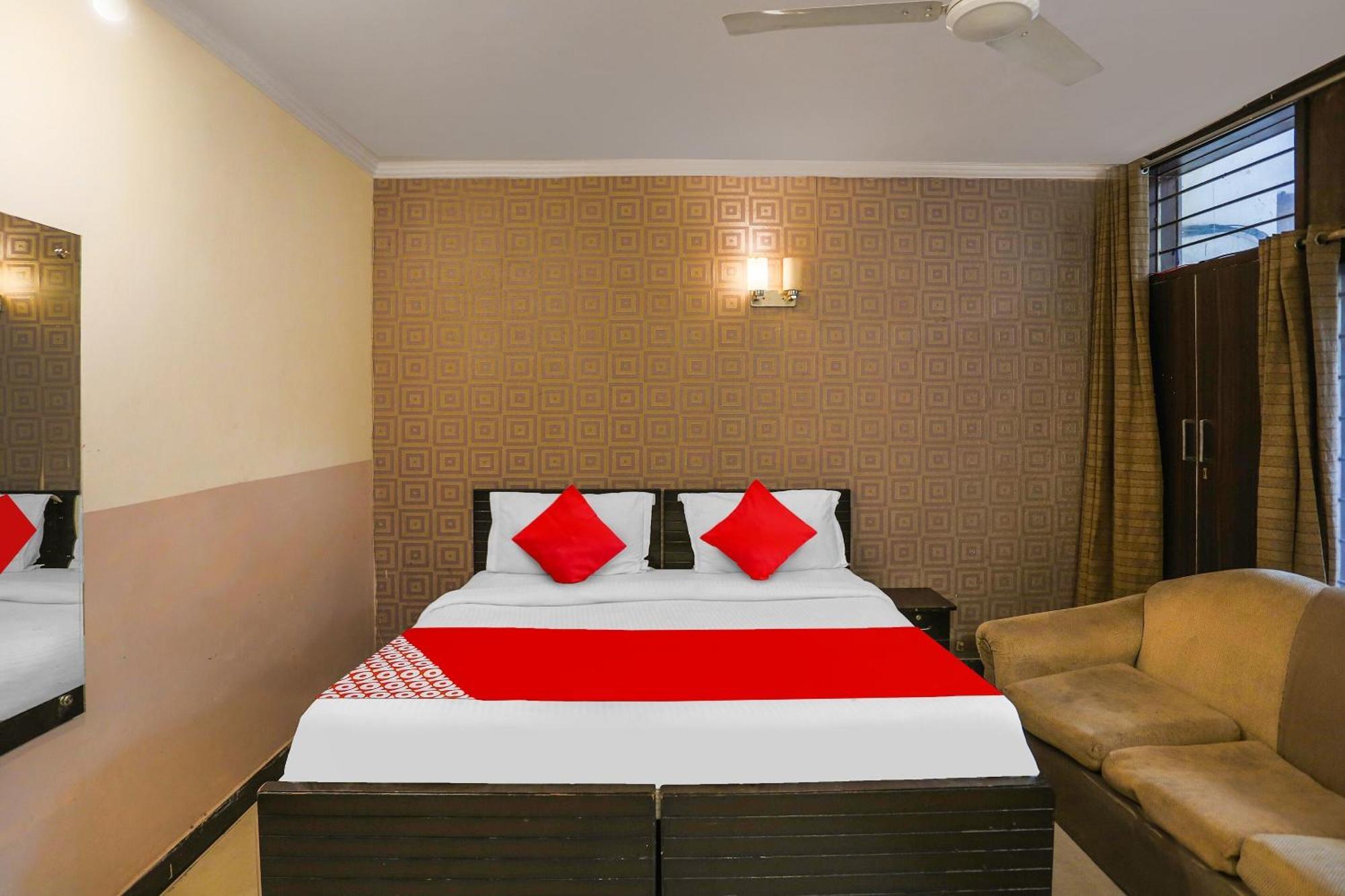 Hotel O Royal Galaxy Нью-Дели Экстерьер фото