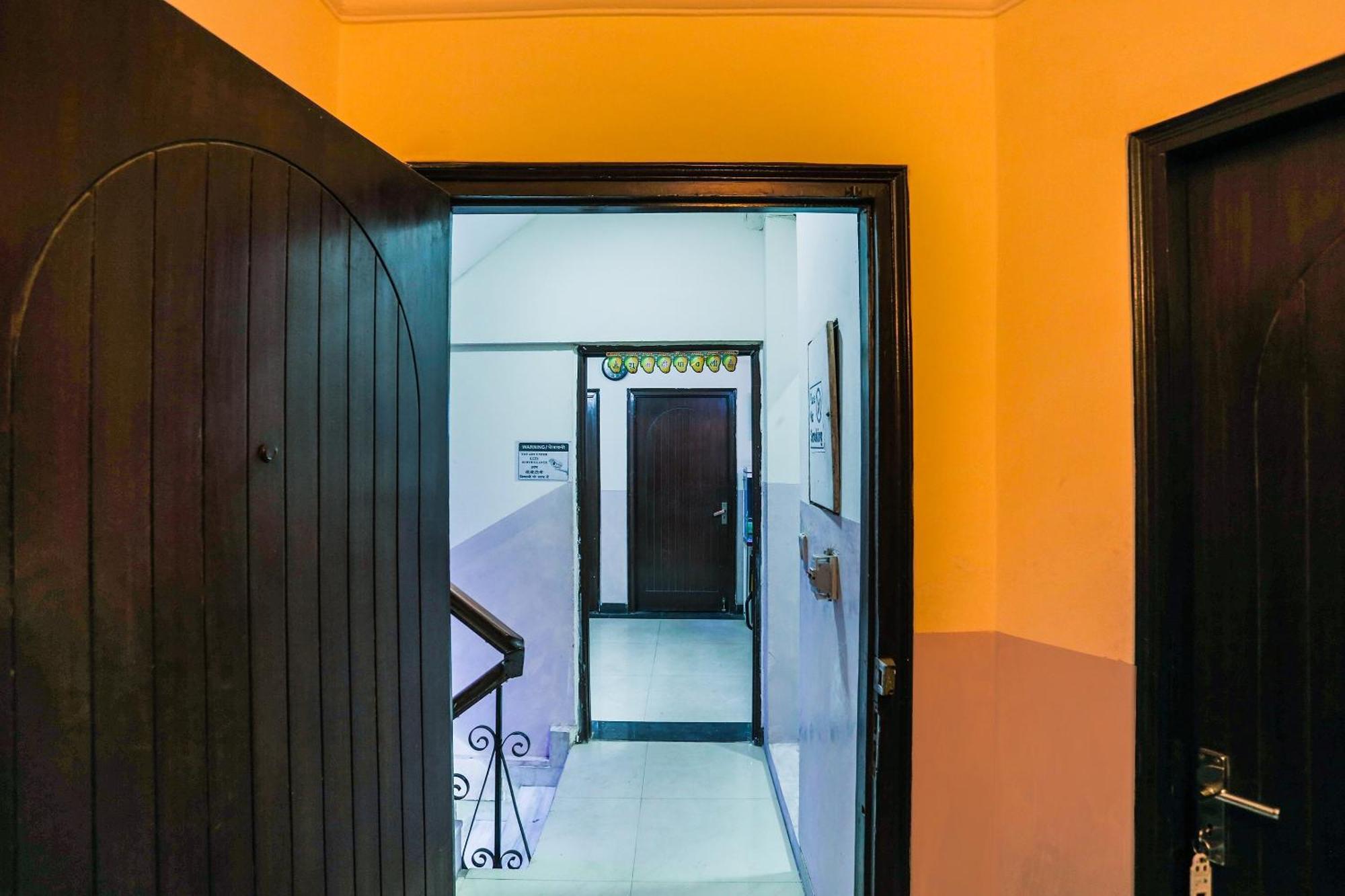 Hotel O Royal Galaxy Нью-Дели Экстерьер фото