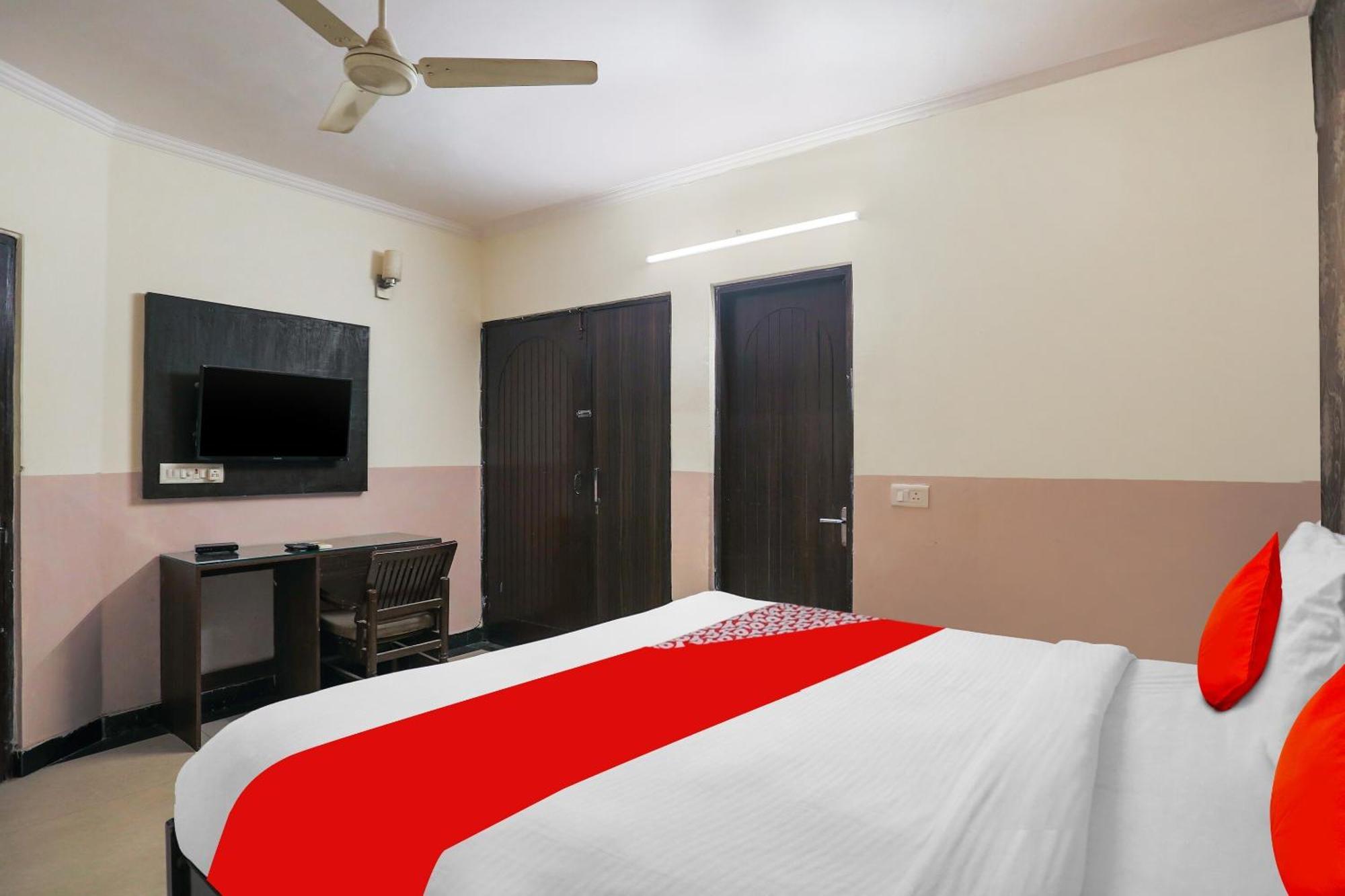 Hotel O Royal Galaxy Нью-Дели Экстерьер фото