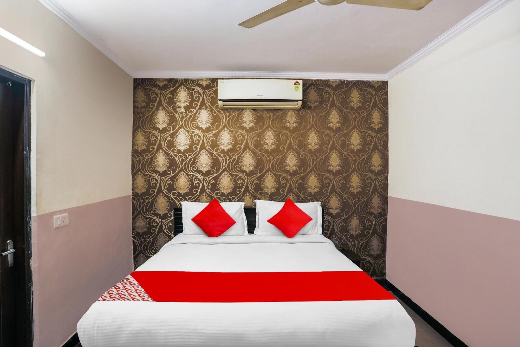 Hotel O Royal Galaxy Нью-Дели Экстерьер фото