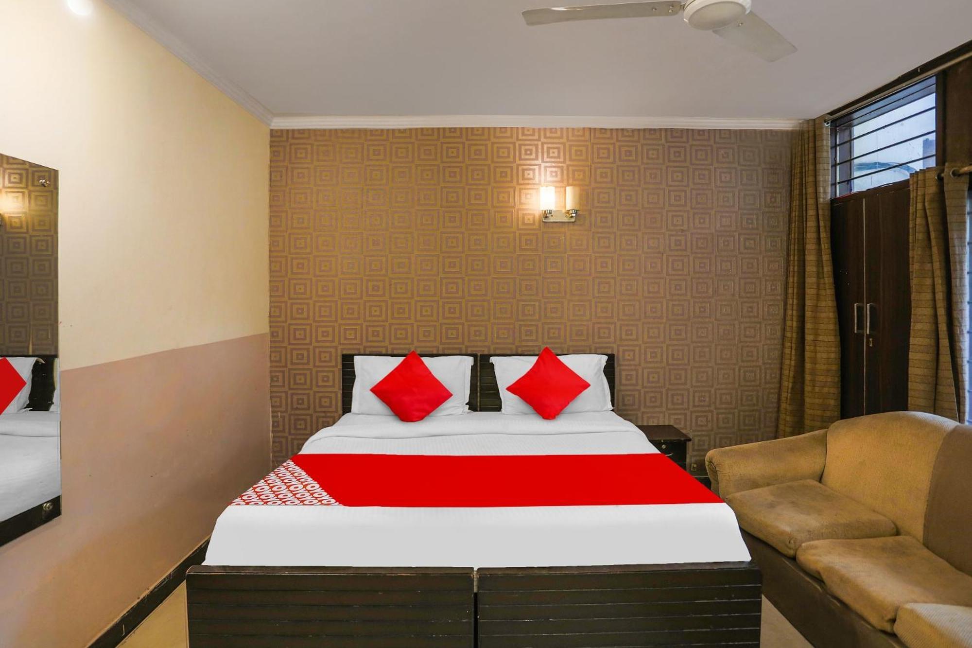 Hotel O Royal Galaxy Нью-Дели Экстерьер фото