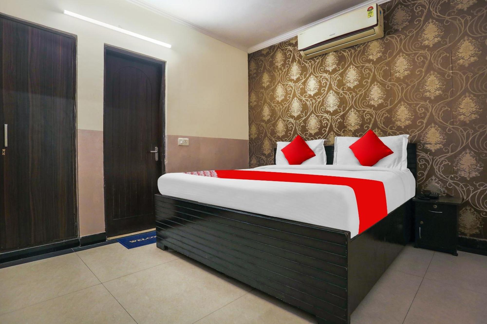 Hotel O Royal Galaxy Нью-Дели Экстерьер фото
